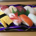 丸由 今津 - 700円の盛り込み