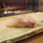 東麻布 天本 - 勝浦くろむつ昆布しめ