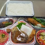 福山まるたま - まるたま弁当 税込410円　和風みぞれハンバーグといわしフライ(2018.08.27)