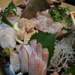 大貫 - カワハギ（肝付き）、活タコ、ひらまさ