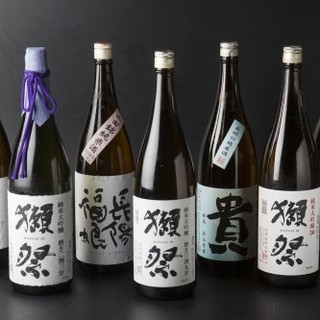 四季折々の地酒や週替わりのクラフトビールを、料理とともに
