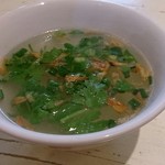 パクチー・バー ゴールデン・バーニング - 添えられたスープ