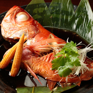 All courses can be served with ``Boiled Golden Sea Bream Kabuto''