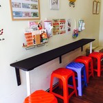 Bánh mì Bà Ba - イートインのためのカウンターです