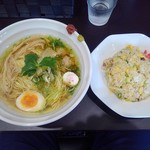 麺や hide - マグロ出汁の中華そば白醤油仕立+半炒飯セット