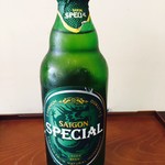 Bánh mì Bà Ba - Saigon Specialビール(Bia Saigon Special)。甘いビールです。