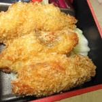 Ryouriryokan Tachibana - 的矢かきめし弁当　１４５８円（税込）の牡蠣フライのアップ【２０１８年８月】
