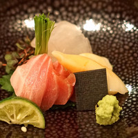 日本料理 たかむら - お造り　　青森県産の本鮪、三陸産の石垣貝、秋田産の平目、水前寺海苔を添えて