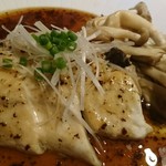 レトロワ  アン - 淡路島スズキの豆鼓ソース舞茸添え。