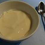 レトロワ  アン - 自家製杏仁豆腐。