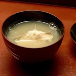木山 - ＜椀物＞白芋茎と鮑を鮑出汁のすり流しで生姜を添えて