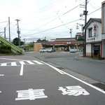 写真外のすぐ左後方に松川駅があります。