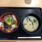 いただきさんの海鮮食堂 - 漁師丼大・味噌汁