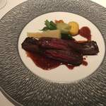 ル　ピニョン - 会津若松馬肉のハラミ 赤ワインソース 付け合わせに筍、インゲン豆、レッドムーン、はす芋