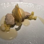 ル　ピニョン - パイナップルのアイスクリームと黒糖のムース ココナッツソース