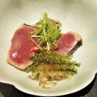 おおたに - 造り：鰹のたたき ちり酢。　　　　　2018.08.24