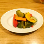 YONA YONA BEER WORKS - 季節野菜のエール漬けピクルス480円+税