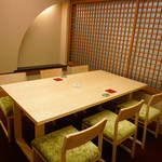 Sushi Shou - 完全個室は2部屋あり、こちらは6人用です。