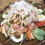 やき鳥三太郎 - ハリハリベーコンのサラダ ７８０円(税込)(2018年8月20日撮影)