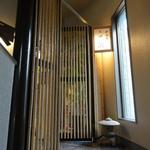 ②特別室への階段