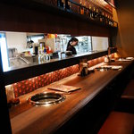 銀次郎 - 　ゆったりベンチカウンター