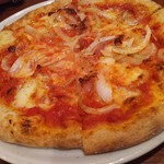 パンチェッタと玉ねぎのピッツァ
          ('2018.6月)