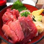 海鮮丼 大江戸 - マグロ4色丼、中落ち、赤身、中トロ、ネギトロ。