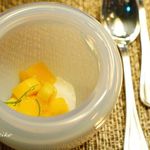 長谷川 稔 - マンゴーとフロマージュフランのパンナコッタ