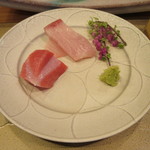 照寿司 - スペシャル寒鰤を置く