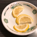 Yakitorihidaka - カシラ塩や炭酸水にはレモン