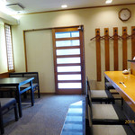 菊水鮓 - 店内のカウンターとテーブル