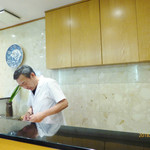 菊水鮓 - カウンターの中の大将