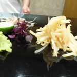 菊水鮓 - ガリは、紅ショウガ風