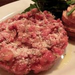 ビーボ デイリースタンド - 「牛もも肉の生肉タルタル」：ステーキや焼肉だけじゃない、牛肉の美味さを堪能♪