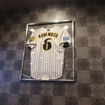 みぃ珈琲 - H.30.7.27.昼 内観：金本知憲氏実着用ユニ