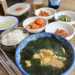 済州家 - うにのスープ(9000₩)