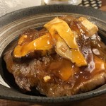 お肉もトロケル味わいで贅沢なご飯、、松茸の食感もよくもちろん美味しい。