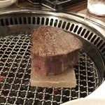 SATOブリアン - 岩塩と共に焼かれます。