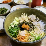 元祖アワビ粥 - アワビと海草のビビンバ 12000₩