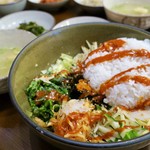 元祖アワビ粥 - アワビと海草のビビンバ 12000₩