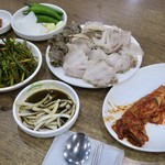 본전돼지국밥 - 수육 (スユッ：茹で豚肉)小20000₩