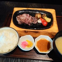 ダイナミックキッチン＆バー 響  新宿サザンタワー店 - リブロースステーキ膳150g1,800円　全景