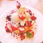 カフェ アクイーユ 恵比寿店 - いちごベリーのパンケーキ(レギュラーサイズ)