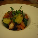 八尋 - ぶつ切りタコと胡瓜のガーリックソテー 黒胡椒仕上げ