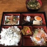 Kohiandooshokujidokorosuteppu - ランチのお弁当 680円   ＋200円でコーヒーが着くが
                        それほど飲みたくは無いのでパス