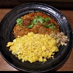 SPICY CURRY 魯珈 - カレーおじさん＼(^o^)／×魯珈コラボ炒飯カレープレート＋激辛ラー油