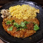 SPICY CURRY 魯珈 - カレーおじさん＼(^o^)／×魯珈コラボ炒飯カレープレート＋激辛ラー油