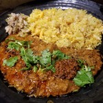 SPICY CURRY 魯珈 - カレーおじさん＼(^o^)／×魯珈コラボ炒飯カレープレート＋激辛ラー油
