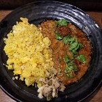 SPICY CURRY 魯珈 - カレーおじさん＼(^o^)／×魯珈コラボ炒飯カレープレート＋激辛ラー油
