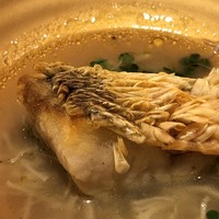 ラ ペ - 甘鯛はうろこ揚げに。ホタテのソースもいい味わいで和風テイスト。